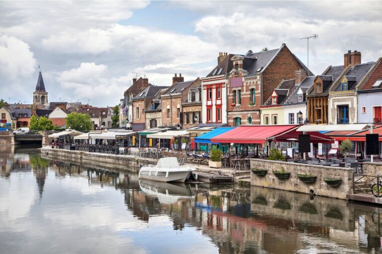 Amiens sa Cathédrale, les berges de la Somme et le musée Jules Verne