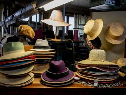 Chapeaux